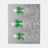 Christmas Sparkling Trees Silver Faux Green Bow Fleecedecke (Vorderseite)