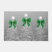 Christmas Sparkling Trees Silver Faux Green Bow Fußmatte (Vorderseite)