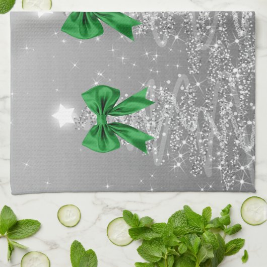 Christmas Sparkling Trees Silver Faux Green Bow Geschirrtuch (Gefaltet)