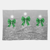 Christmas Sparkling Trees Silver Faux Green Bow Geschirrtuch (Horizontal)