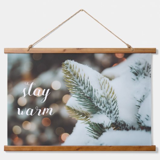 Christmas spruce branch and winter lights wandteppich mit holzrahmen (Vorne)