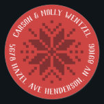 Christmas Sweater Snowflake Adresse Runder Aufkleber<br><div class="desc">Mit diesem roten,  runden,  personalisierten Aufkleber mit einem nordischen Sweatstil-Snowflake-Motiv nahen Sie Ihre Urlaubskartenumschläge.</div>