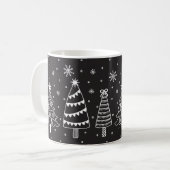 Christmas Tree in Snow Chalk Board Black and White Kaffeetasse (Vorderseite Links)