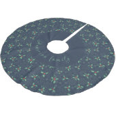 Christmas tree skirt, holly and snowflakes on blue polyester weihnachtsbaumdecke (Schrägansicht)