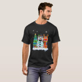 Christmas Tree Snowman Reindeer Book Stack Librari T-Shirt (Vorne ganz)