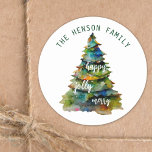 Christmas Tree Watercolor Merry Jolly Happy Runder Aufkleber<br><div class="desc">Weihnachtsbaum Wasserfarbe Merry Jolly Happy Classic Round Sticker. Glücklich,  fröhlich,  fröhlich Wünsche und deinen Familiennamen - fügen Sie Ihren Text hinzu. Die künstlerische Aquarellfarbe zeichne von einem bunten Weihnachtsbaum.</div>