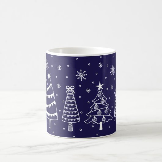 Christmas Trees in Snow Chalk Board Blue and White Kaffeetasse (Mittel)
