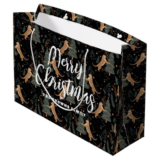 Christmas trees & tigers pattern custom background große geschenktüte (Rückseite Schrägansicht)