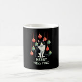 Christmas Tuxedo Cat with Holiday Decorations Merr Kaffeetasse (Mittel)