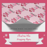 "Christmas Vibes" Rosa Einhorn Santa Geschenkpapier<br><div class="desc">Machen Sie sich mit unserem Verpackungspapier "Christmas Vibes" bereit, um Ihnen einen guten Feiertagssjubiläum zu bieten! Dieses äußerst niedliche und trendige Design besticht durch ein skurriles, rosa Einhorn in Santa Claus mit Regenbogenmane und Horn. Set vor einem weichen rosa Hintergrund, dieses lustige und magische Muster ist perfekt für diejenigen, die...</div>