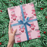"Christmas Vibes" Rosa Einhorn Santa Geschenkpapier<br><div class="desc">Machen Sie sich bereit, mit unserem "Christmas Vibes" Pink Unicorn Santa Wrapping Paper ein paar wirklich bezaubernde Feiertage zu verbreiten! Diese einzigartige und charmante Geschenkpackung zeichnet sich durch ein köstliches, sich wiederholendes Muster eines festlichen Weihnachtsmanns aus, der ein zauberhaftes Einhornhorn rockt, neben der Phrase "WeihnachtsVIBES" in einem spielerischen Drehbuch. Vor...</div>