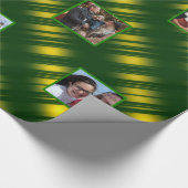 Christmas Wavy Muster Gold & Green 8 Fotos Geschenkpapier (Ecke)