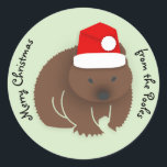 Christmas Wombat Runder Aufkleber<br><div class="desc">Weihnachts Baby Wombat Design mit anpassbarem Text.</div>