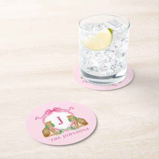 Christmas Wreath Leopard Crest Monogram Runder Pappuntersetzer (Vor Ort)