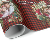Christmas Wreath Plaids Family Photo Personalized Geschenkpapier (Rolleneckpunkt)
