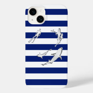 Chromdiver mit Haien Print auf Navy Stripes Case-Mate iPhone 14 Hülle