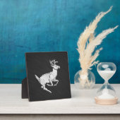 Chrome, der Hirsch auf Kohlenstofffaser-Dekor läuf Fotoplatte (InSitu)