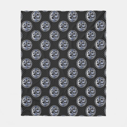 Chrome Dragon Crest in Carbon Fiber Print Fleecedecke (Vorderseite)