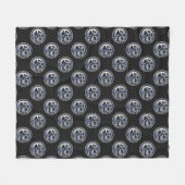Chrome Dragon Crest in Carbon Fiber Print Fleecedecke (Vorderseite (Horizontal))