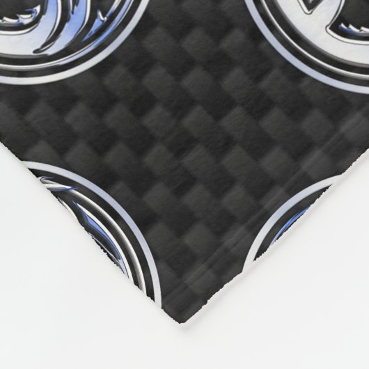 Chrome Dragon Crest in Carbon Fiber Print Fleecedecke (Ecke)