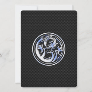 Chrome Dragon Wappen auf Carbon Fibre Print