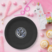 Chrome Dragon Wappen in Carbon Fibre Print Pappteller (Party)