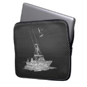 Chrome-Fischerboot auf Kohlenstofffaser-Dekoration Laptopschutzhülle (Vorderseite Links)