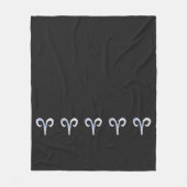 Chrome like Aries Zodiac Symbol Snake Skin Style Fleecedecke (Vorderseite)