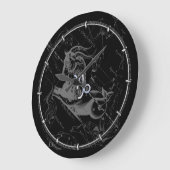 Chrome like Capricorn Zodiac Sign on Hevelius 1690 Große Wanduhr (Winkel)