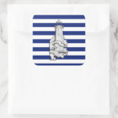 Chrome Like Lighthouse on Nautical Stripes Quadratischer Aufkleber (Tasche)