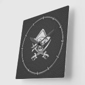 Chrome like Pirate on Black Carbon Fibre Quadratische Wanduhr (Winkel)