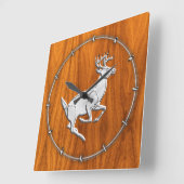 Chrome like Running Deer on Fine Teak Print Quadratische Wanduhr (Winkel)