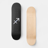Chrome like Sagittarius Zodiac Sign auf schwarz Skateboard (Vorderseite)