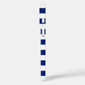 Chrome Pirate Crossbones auf Navy Strips Case-Mate iPhone Hülle (Rückseite / Links)