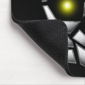 Chrome Plumpsschädel mit leuchtenden Augen Mousepad (Ecke)