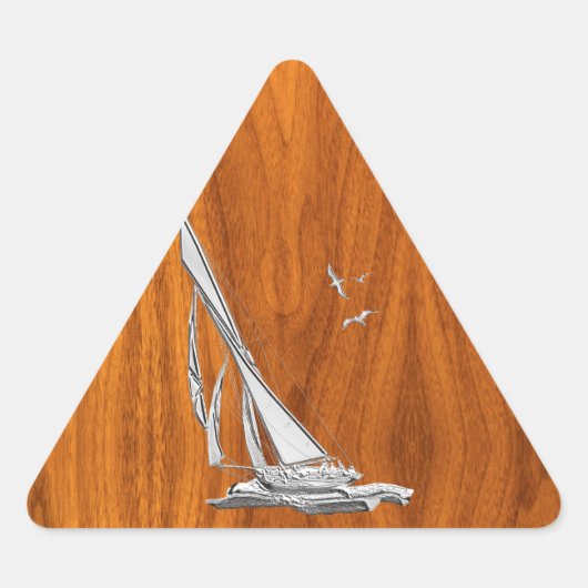 Chrome Regatta Relief boat on Teak Veneer Styles Dreieckiger Aufkleber (Vorderseite)