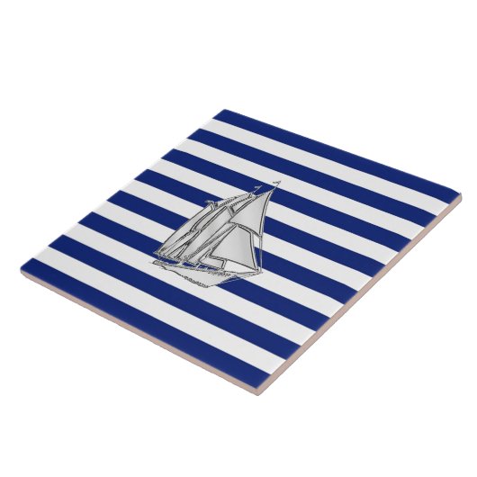 Chrome Sailboat auf nautischen Streifen Fliese (Seite)