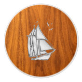 Chrome Sailboat auf Teak Holz Grain Print Keramikknauf (Vorderseite)