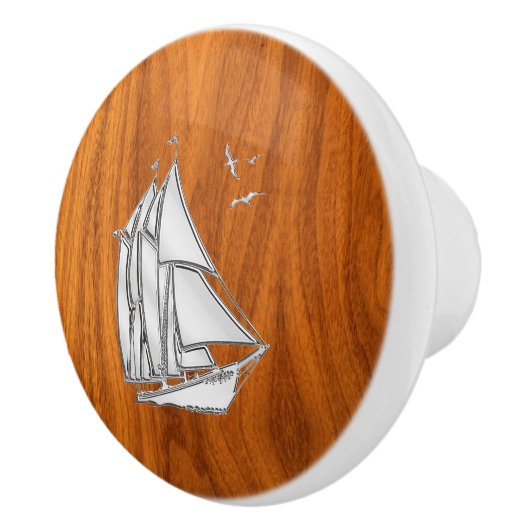 Chrome Sailboat auf Teak Holz Grain Print Keramikknauf (Rechts)
