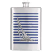 Chrome Segelboot auf Navy Stripes Print Flachmann (Vorderseite)