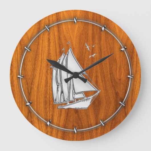 Chrome Silver like Sailboat on Teak Veneer Große Wanduhr (Vorderseite)