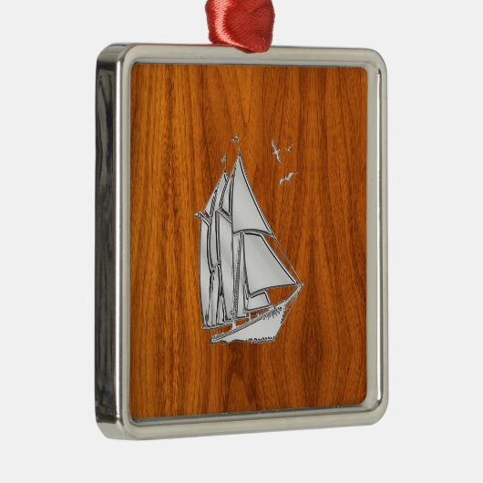 Chrome Silver wie Sailboat auf Teak Veneer Silbernes Ornament (Rechts)
