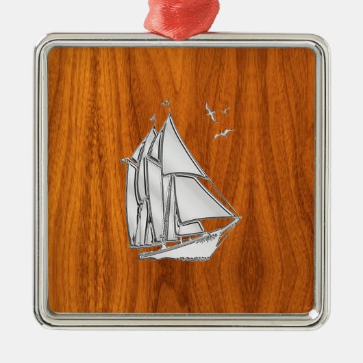 Chrome Silver wie Sailboat auf Teak Veneer Silbernes Ornament (Vorne)