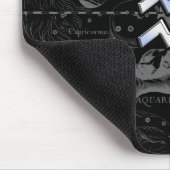 Chrome Style Aquarius Zodiac Symbol auf Hevelius Mousepad (Ecke)