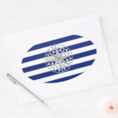 Chrome Style Compass auf nautischen Streifen Ovaler Aufkleber (Umschlag)