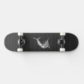 Chrome Style Marlin auf Carbon Fibre Skateboard (Horizontal)