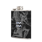 Chrome wie Aquarius-Zeichen auf Hevelius-Karte Flachmann (Links)