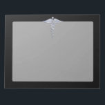 Chrome wie Caduceus Medical Symbol Notizblock<br><div class="desc">Das Symbolische Chrome Like Caduceus Medical Symbol Design präsentiert sich hier auf einem schwarzen Hintergrund. Die Schlangen von Caduceus sind so konzipiert,  als ob sie aus Chrom bestehen. Gut für einen Abschluss-Anlass,  für eine Berufserfahrung oder für ein Geschenk mit dem medizinischen Look,  den Sie suchen.</div>