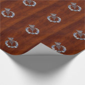 Chrome wie Mahogany Wood Grain Scottish Thistle Geschenkpapier (Ecke)