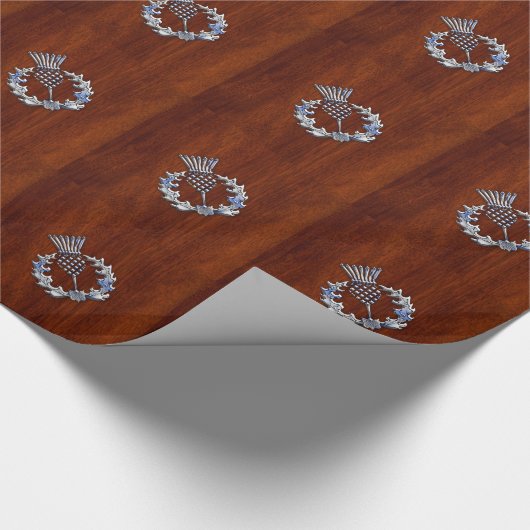 Chrome wie Mahogany Wood Grain Scottish Thistle Geschenkpapier (Ecke)